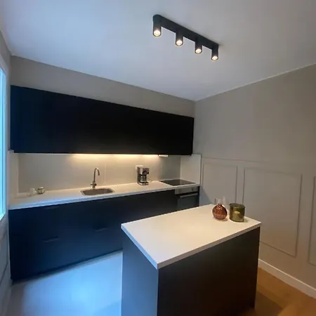 Luxury In Center Apartment *